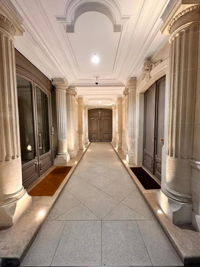Appartement Moderne - Champs Elysees Haussmann Paris Apartment